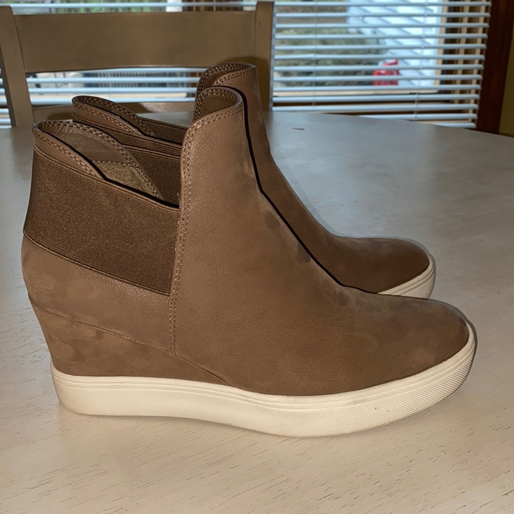 Wedge shoes